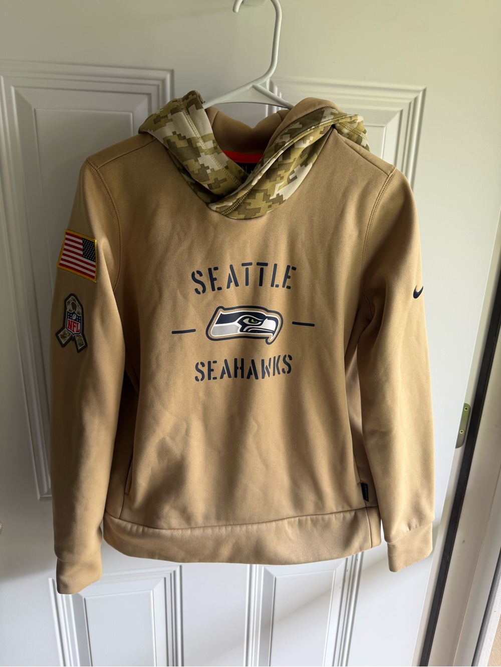 Men’s NFL Seattle Seahawks Tan Nike Crewneck Sweater with Camo Hood size small